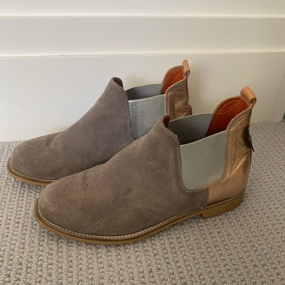 Gray suede and metallic chelsea boots from Neon Boots